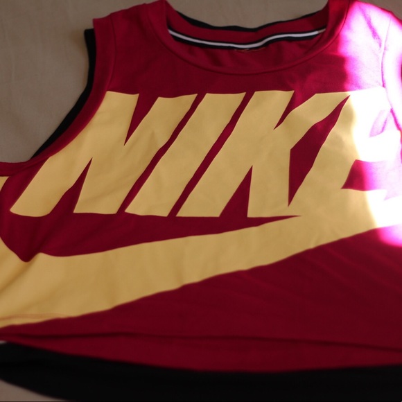 🌈3 for $15 SALE✨ Nike Sportswear Essential Tank - Picture 3 of 3